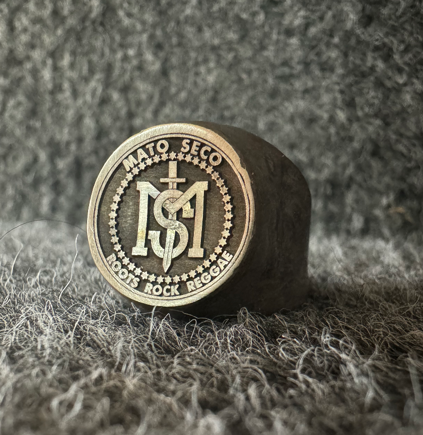 Anel pedras pesadas Mato Seco