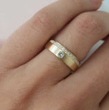 Aliança de casamento em ouro18k Semi abaulada com acabamento fosco riscado - PAR - OROS